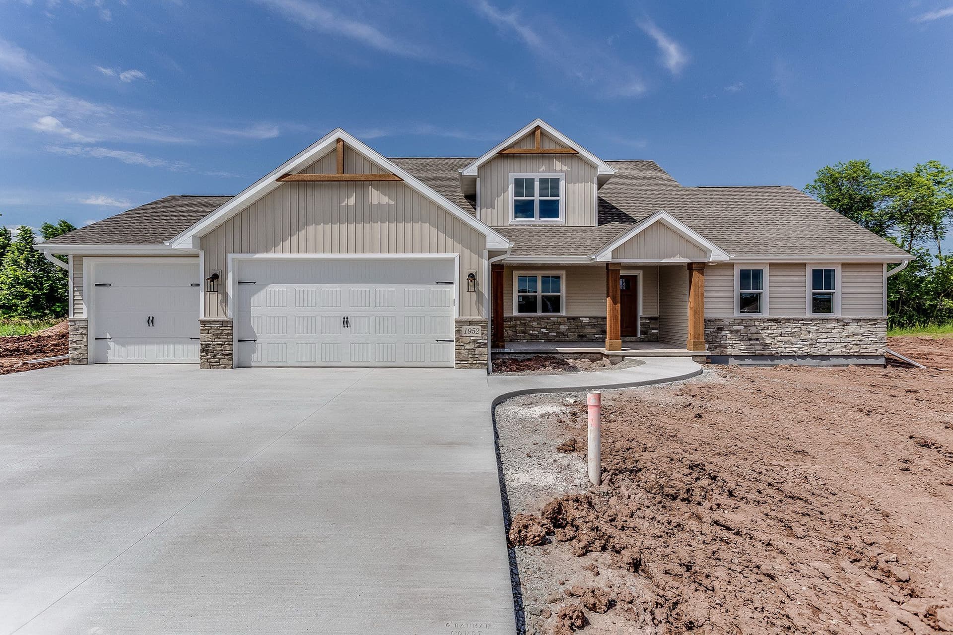 Stunning Weatherford Roof Redefines Home Elegance image